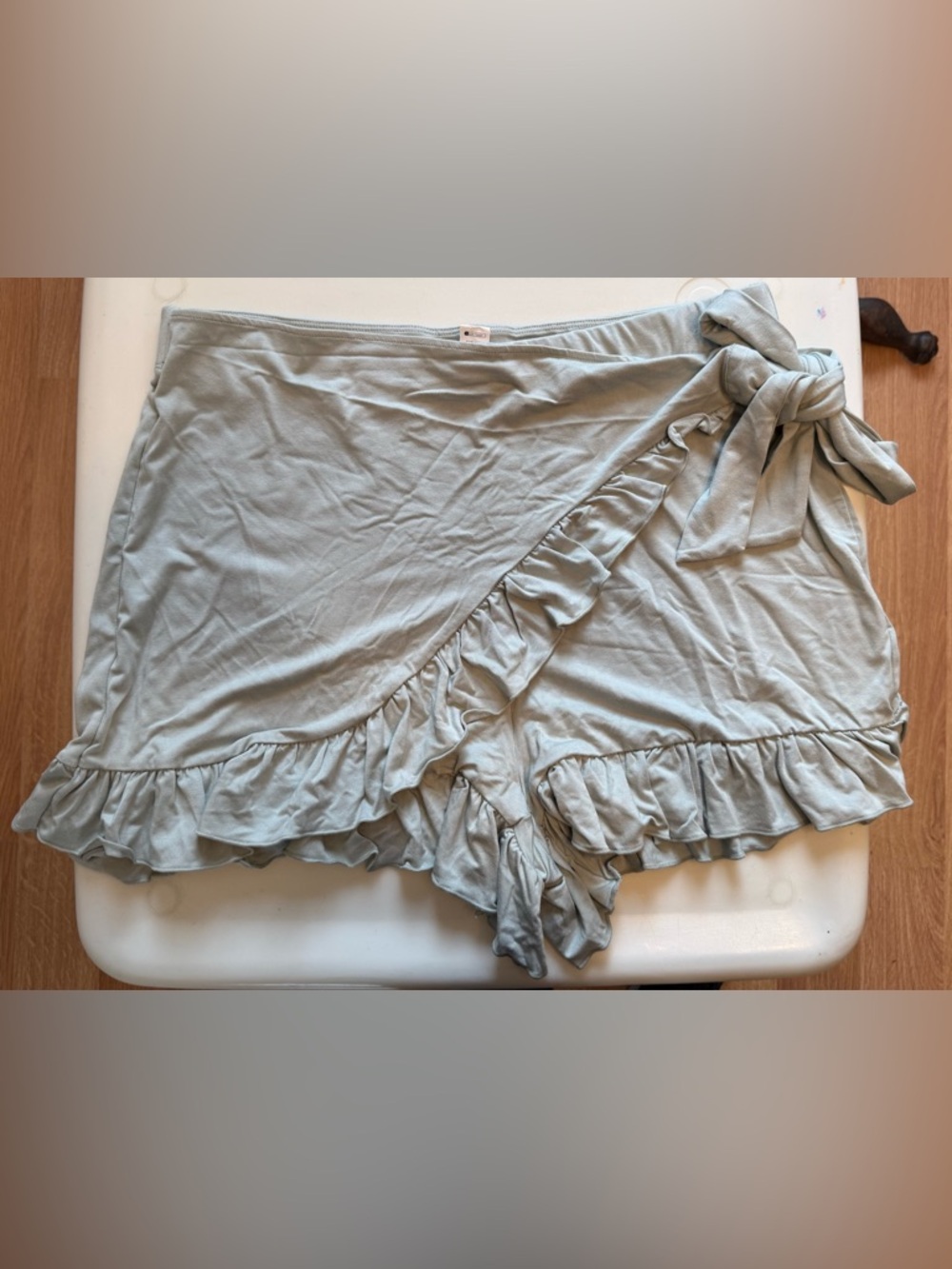 NWOT Halara Tie Side Ruffle Hem Shorts, Green
